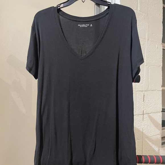 🌟(2 for $36) Abercrombie & Fitch V-Neck Tees | Soft A&F Drapey T-Shirt | Size M - Picture 3 of 13